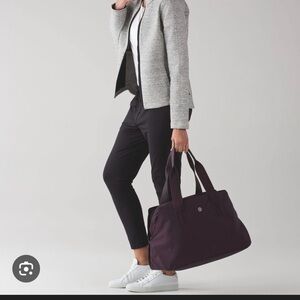 Lululemon Go Getter Bag  26L
Heathered Black Cherry